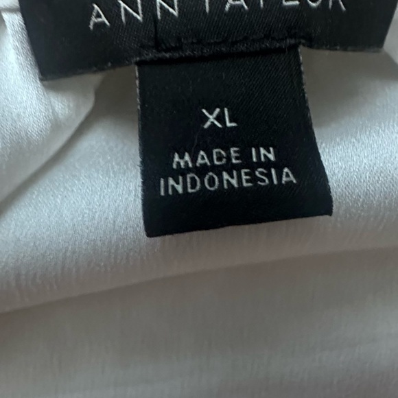 Ann Taylor White Ruffle Cold Shoulder Ladies Blouse Sz XL - Picture 7 of 9